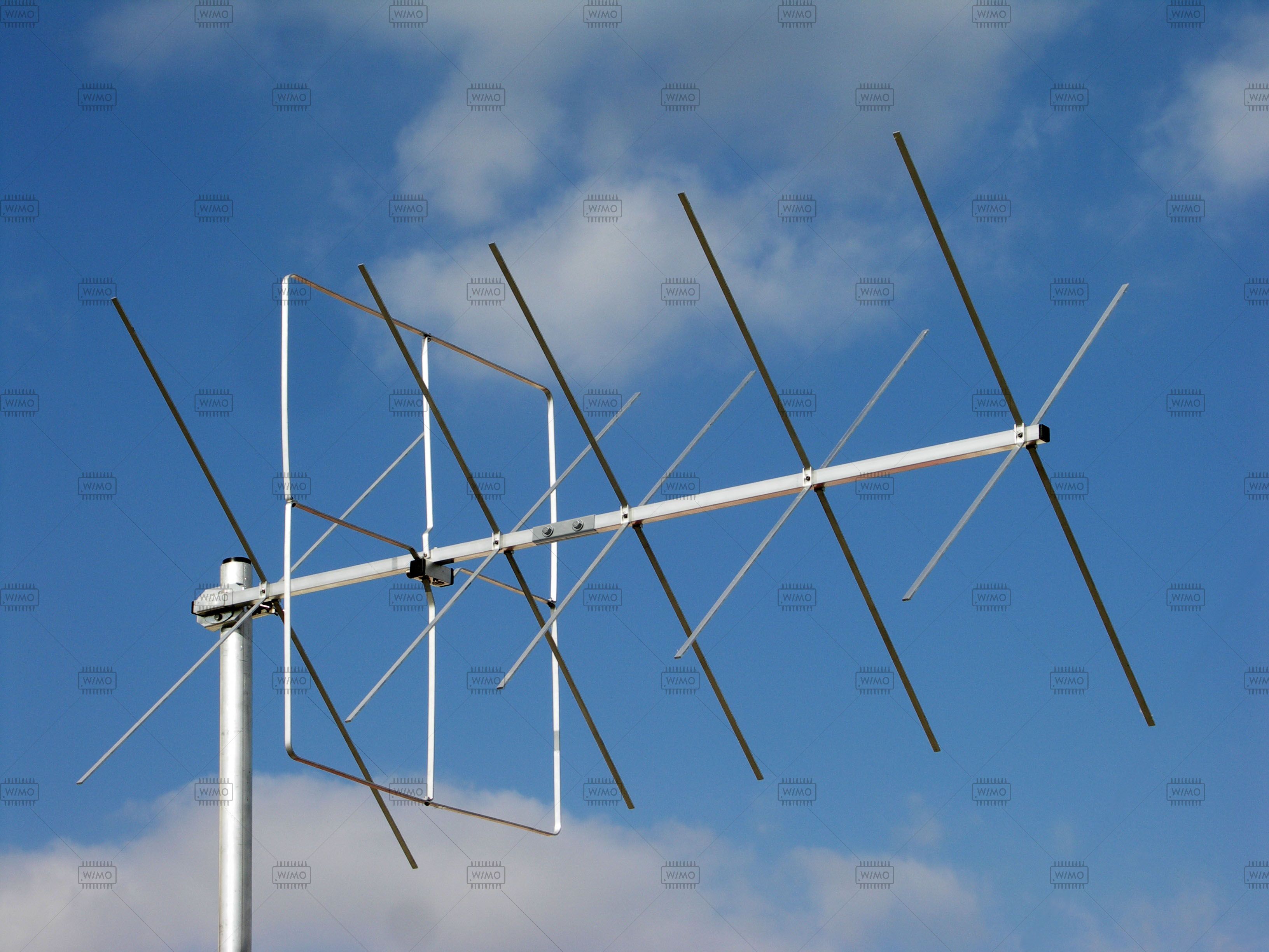 Антенна на 2 частоты. X-Quad Antenna 2m,70cm. Антенна Радиал 144-146 МГЦ. Cushcraft r7000. 144-146 МГЦ направленная антенна q6-2m.